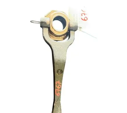 Mitsubishi L200 Clutch release arm fork ME581174