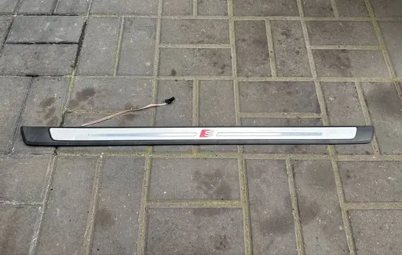 Audi A3 S3 8V Front sill (body part) 8V3947418