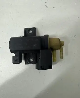 Mercedes-Benz A W176 Turbo solenoid valve 8200790180 70181405