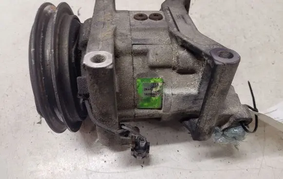 Nissan X-Trail T30 Air conditioning (A/C) compressor (pump) 926005M301 582058627