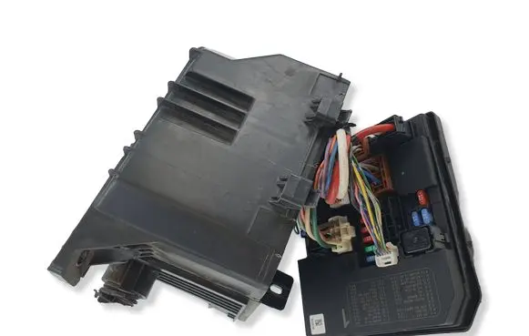Nissan Navara D40 Fuse module 284B7EB33B