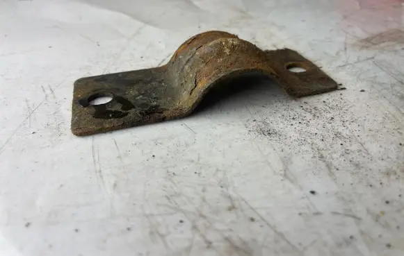 Chrysler 300 - 300C Sway bar bush bracket, front 