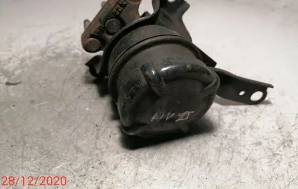 Toyota Avensis T250 Engine mount bracket