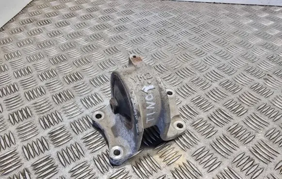 Nissan Almera Tino Engine mount bracket