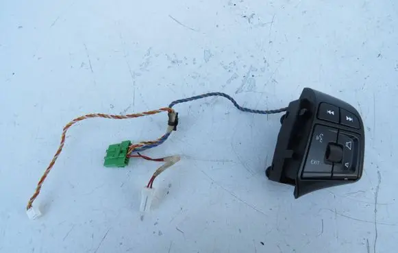 Volvo S60 Steering wheel buttons/switches 31318643
