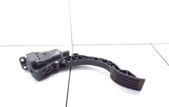 Ford Focus C-MAX Accelerator throttle pedal 3M519F836CE 6PV00864109