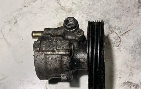 Volvo S40, V40 Power steering pump 8200071050 26083376