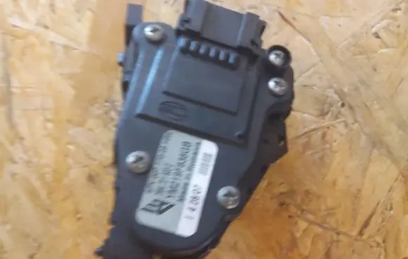 Seat Alhambra (Mk1) Accelerator throttle pedal 7M4721603E YM219F836GB