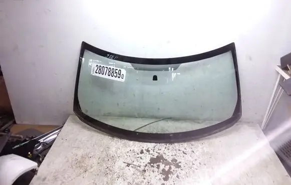 Jeep Patriot Front windscreen/windshield window 