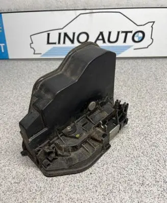 BMW 5 E60 E61 Front door lock 7167077