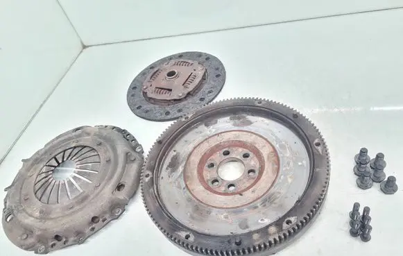 Volkswagen Golf III Clutch set kit 037105273C 028141035B