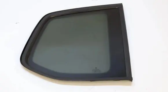 Volkswagen Touran III Rear side window