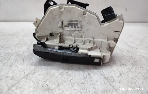 Volkswagen Amarok Front door lock 5N2837015C