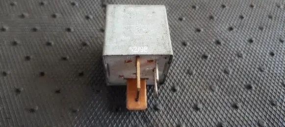 Volkswagen Transporter - Caravelle T4 Other relay 357911253