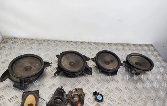 Volvo XC70 Audio system kit 30745937 30745941 8633993