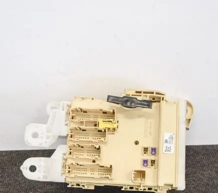Toyota Auris E180 Fuse box set