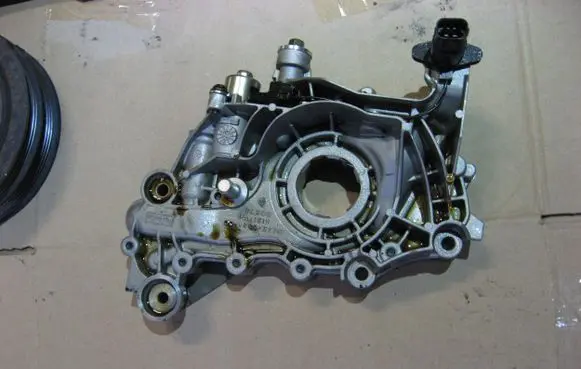 Lincoln Navigator Oil pump JS382AB