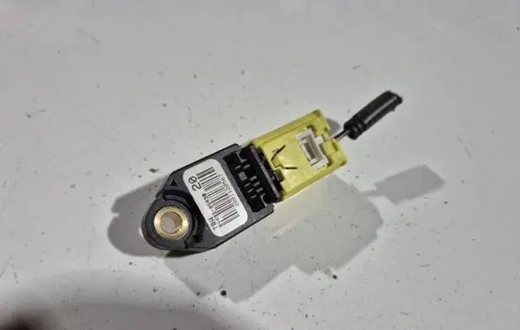Toyota Avensis T270 Airbag deployment crash/impact sensor 8983105030 89831-05030