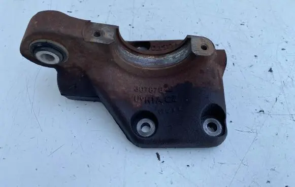 Volvo V70 Driveshaft support bearing bracket 30787842