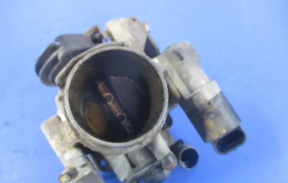 Opel Corsa B Throttle body valve 