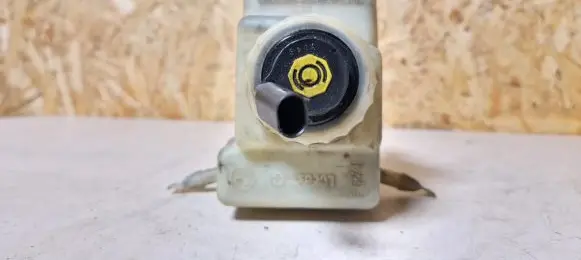 BMW 5 E39 Brake fluid reservoir 320667924