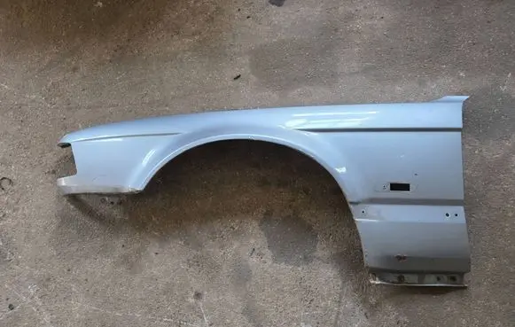 BMW 7 E32 Fender