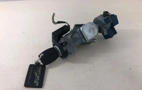Ford C-MAX I Ignition lock 3M513F880A