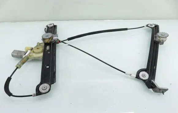 BMW 1 E81 E87 Front door window regulator with motor 6978845