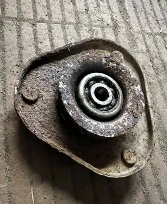 Toyota Avensis T250 Front upper strut mount 
