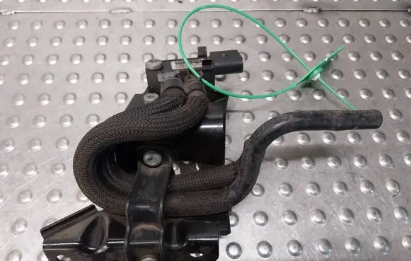 Volkswagen Golf VI Exhaust gas pressure sensor S26383379 076906051B 1K0131552N