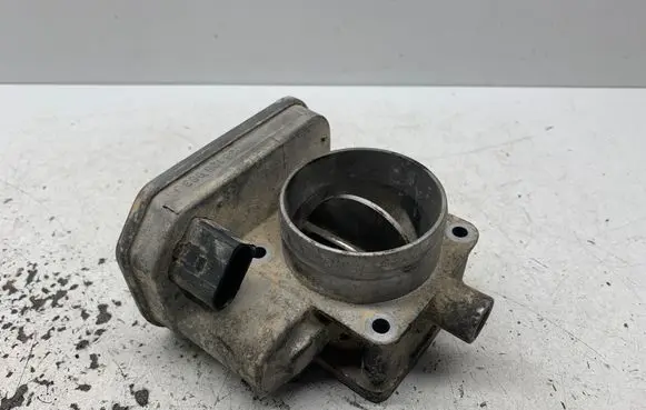 Volkswagen Golf V Throttle valve 038128063J B51170022