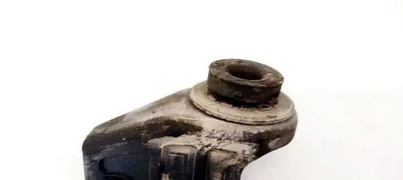 Radiator mount bracket