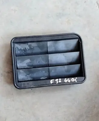 BMW 4 F32 F33 Quarter panel pressure vent 9176945