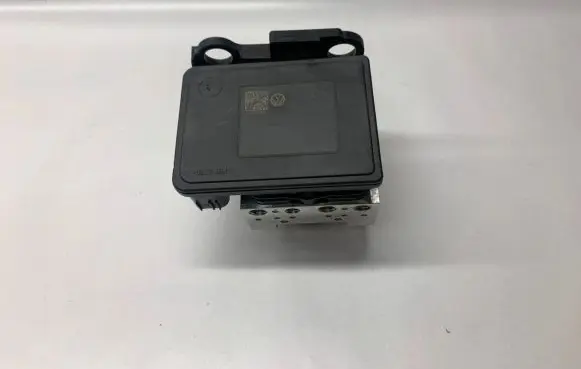 Volkswagen Jetta VII ABS Pump 5Q0614517EB