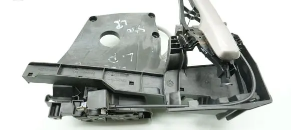 Volvo XC70 Front door lock 31253665