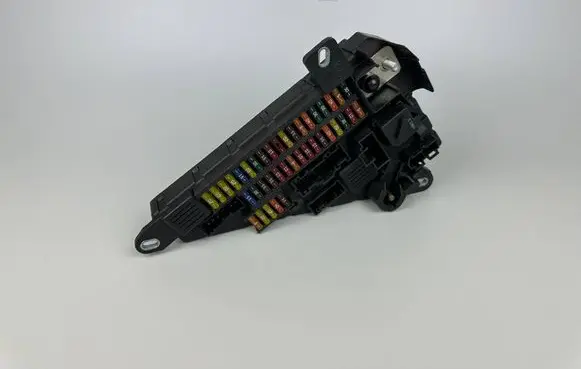 BMW 5 E60 E61 Fuse module 6906619 690661901
