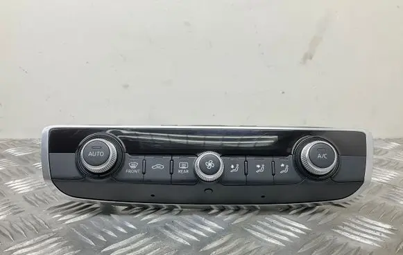 Audi A3 S3 8V Climate control unit 8V0820043