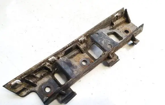 Volkswagen PASSAT B6 Front bumper mounting bracket 3c0807184