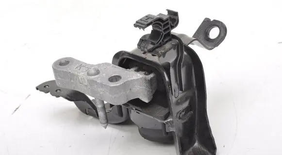 Toyota Yaris Generator/alternator bracket 