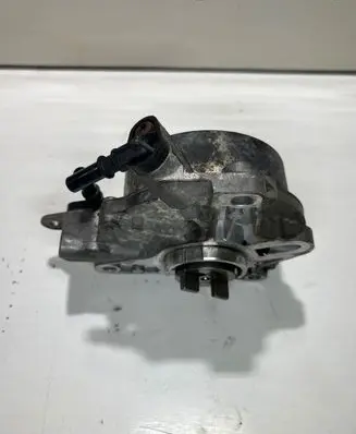 Ford Mondeo MK IV Vacuum pump 9673836180