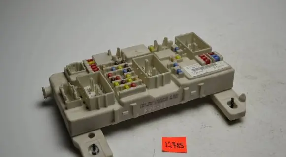 Ford Focus Fuse module 7M5T14A073CE 519242408 00014608