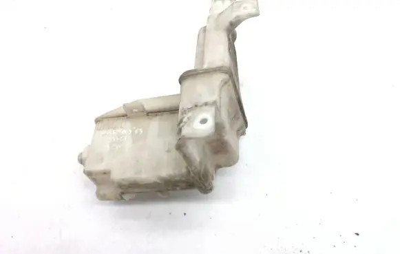 Windshield washer fluid reservoir/tank