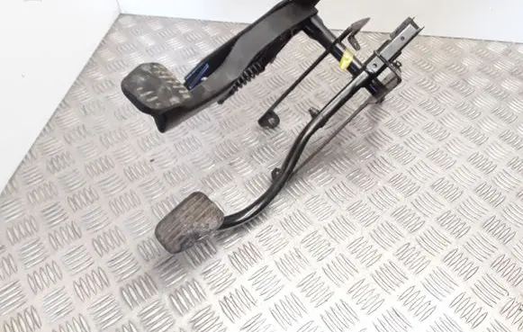 Volvo V70 Pedal assembly 