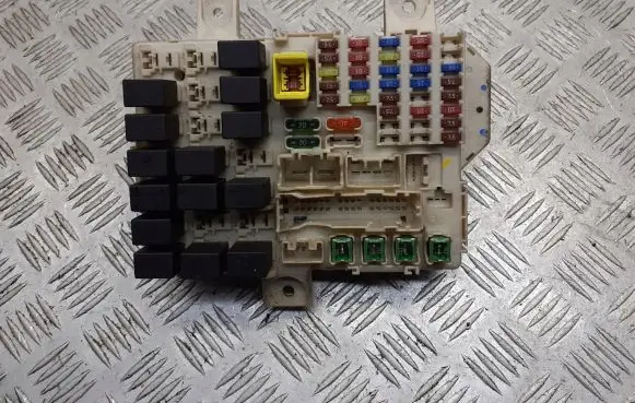 Mitsubishi Colt CZ3 Fuse box cover MN108319