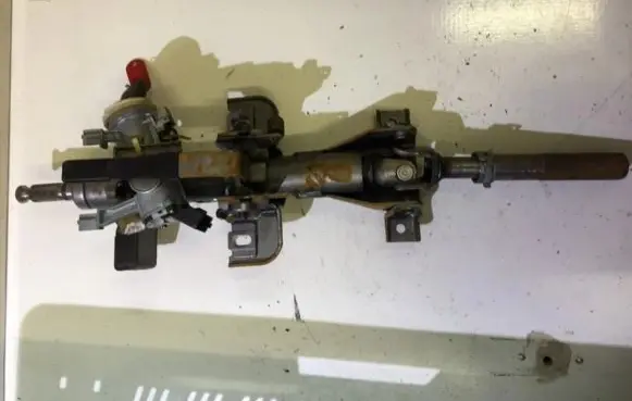 Mitsubishi Pajero Steering wheel axle