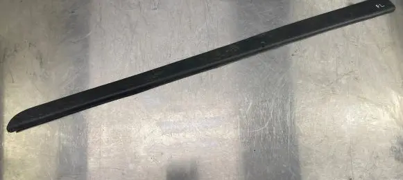 Volvo V70 Front door trim (molding) 9484226