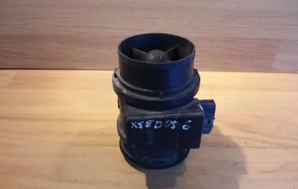 Mazda Xedos 6 Mass air flow meter 1974000031