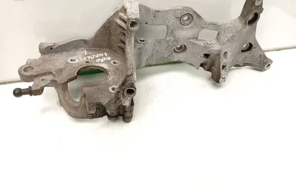 Volkswagen PASSAT B8 Fuel pump bracket 04L903143D