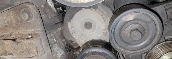 Honda FR-V Generator/alternator belt tensioner