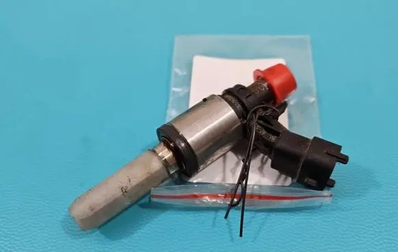 KIA Sportage Fuel injector 0261500100 IMPRK1360536